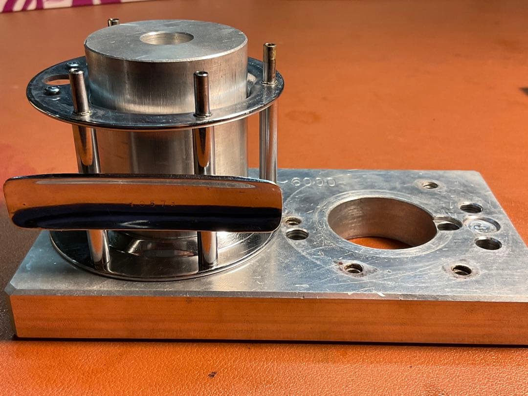 ABU アンバサダー 5000C 4スクリュー メンテ済 フレーム修正済