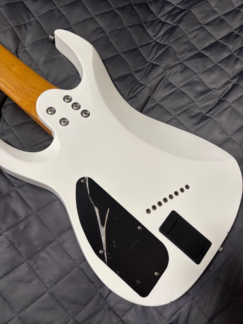 レガター　Legator 8弦　ギター