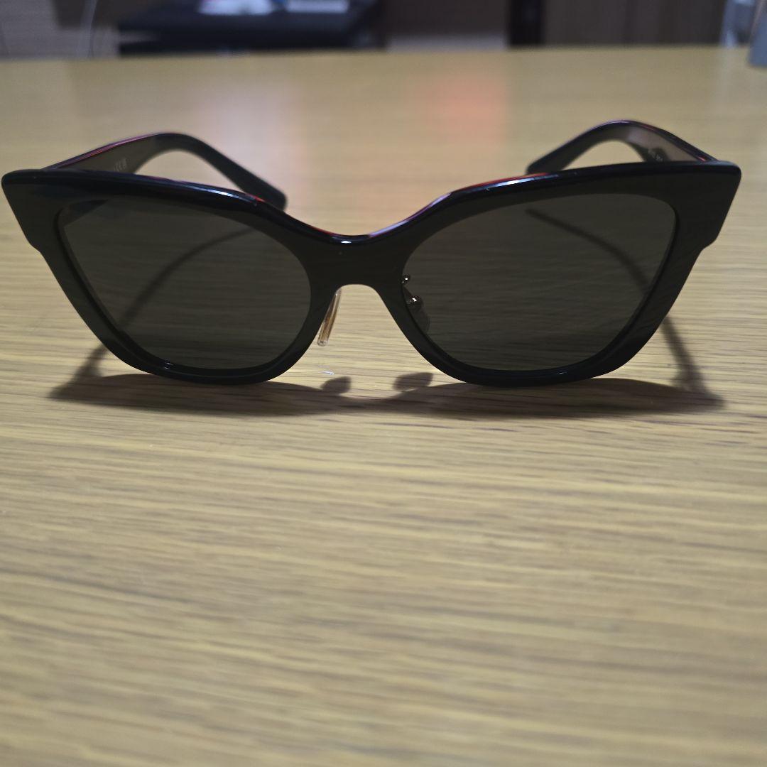 プレミア生産終了モデルMiu Miu 　サングラス ブラック