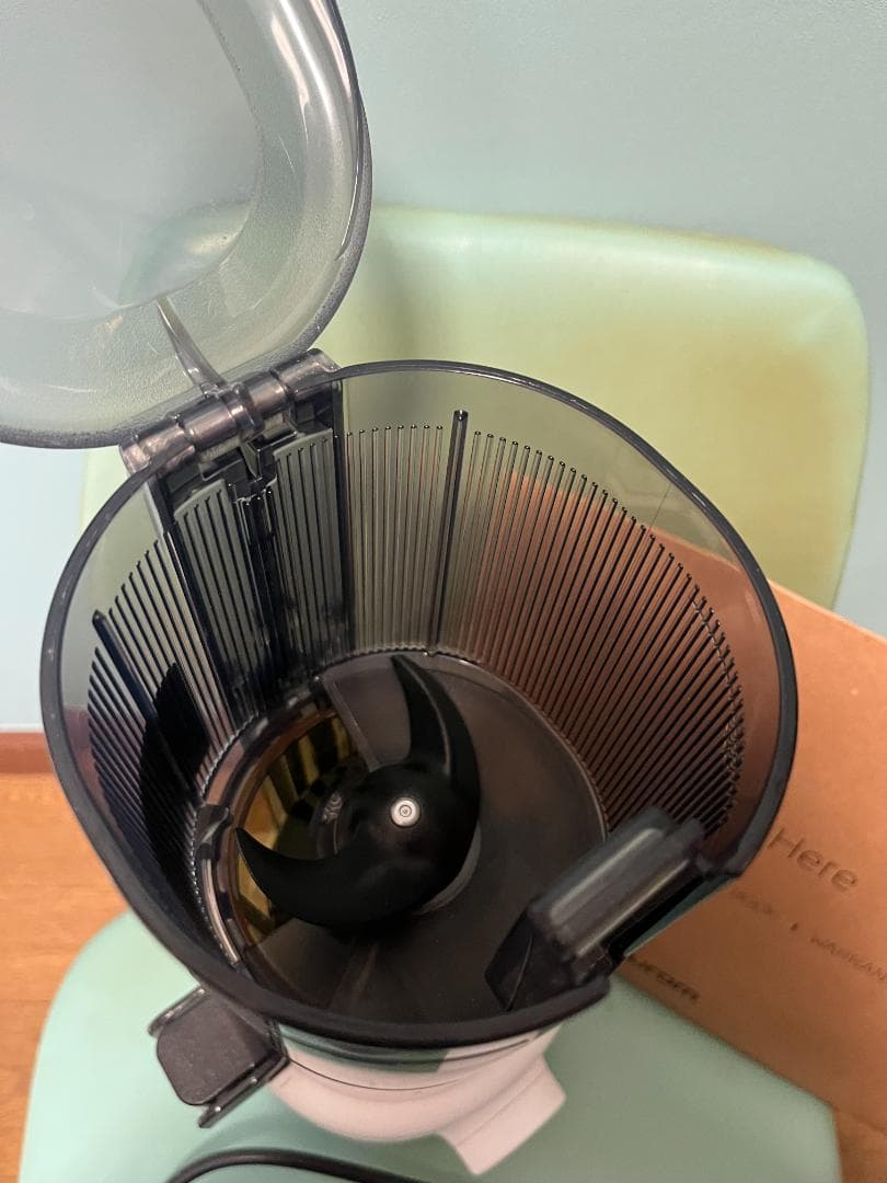 「ヒューロム」コールドプレスジューサー