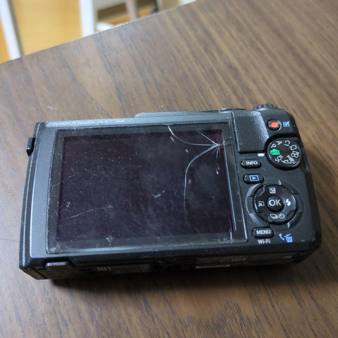 OLYMPUS Tough TG-5 液晶割れ　デジカメ
