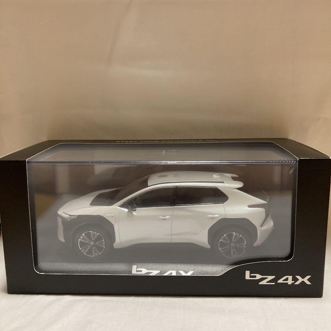 色見本　トヨタ ミニカー　カラーサンプル　bz4x 希少　プラチナホワイト