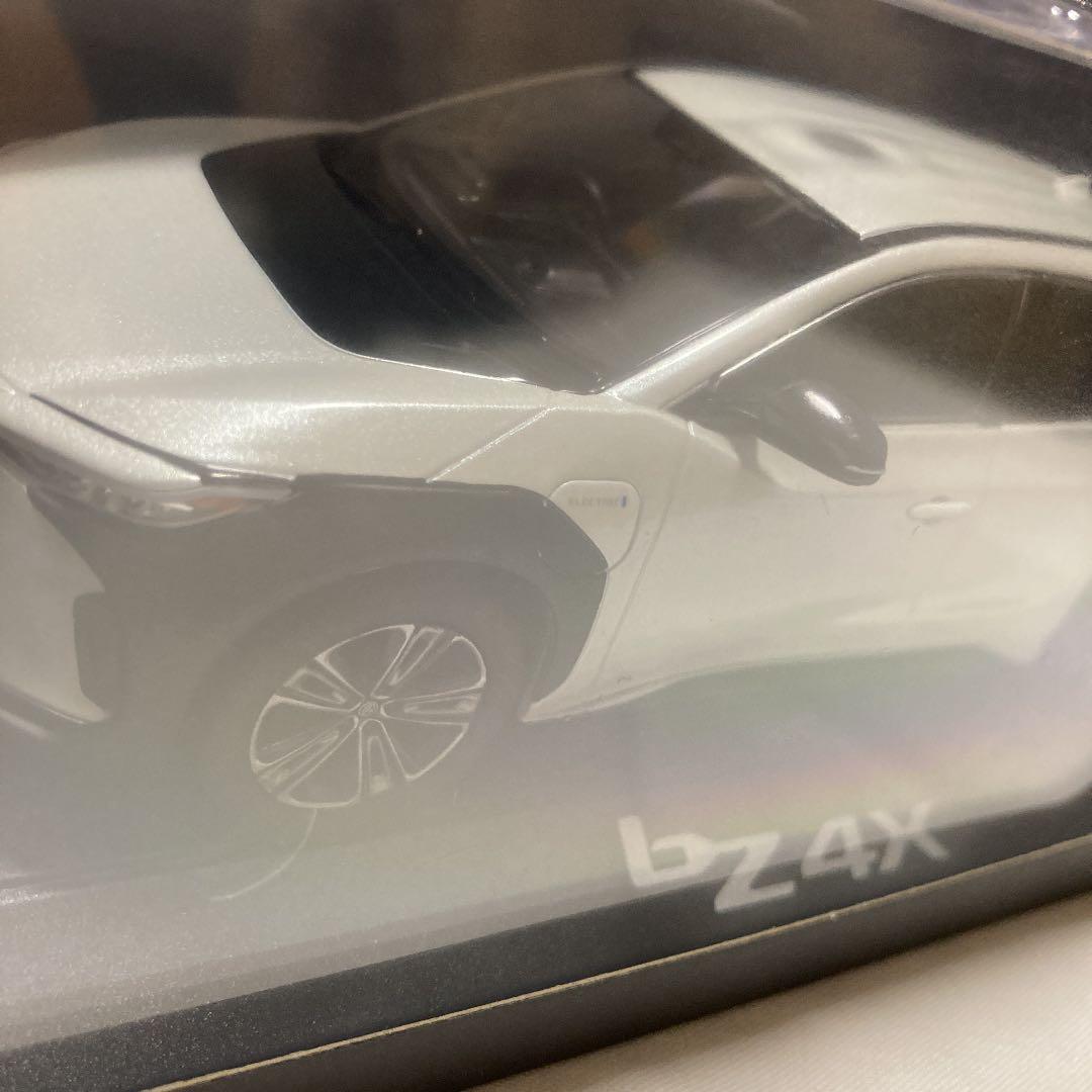 色見本　トヨタ ミニカー　カラーサンプル　bz4x 希少　プラチナホワイト