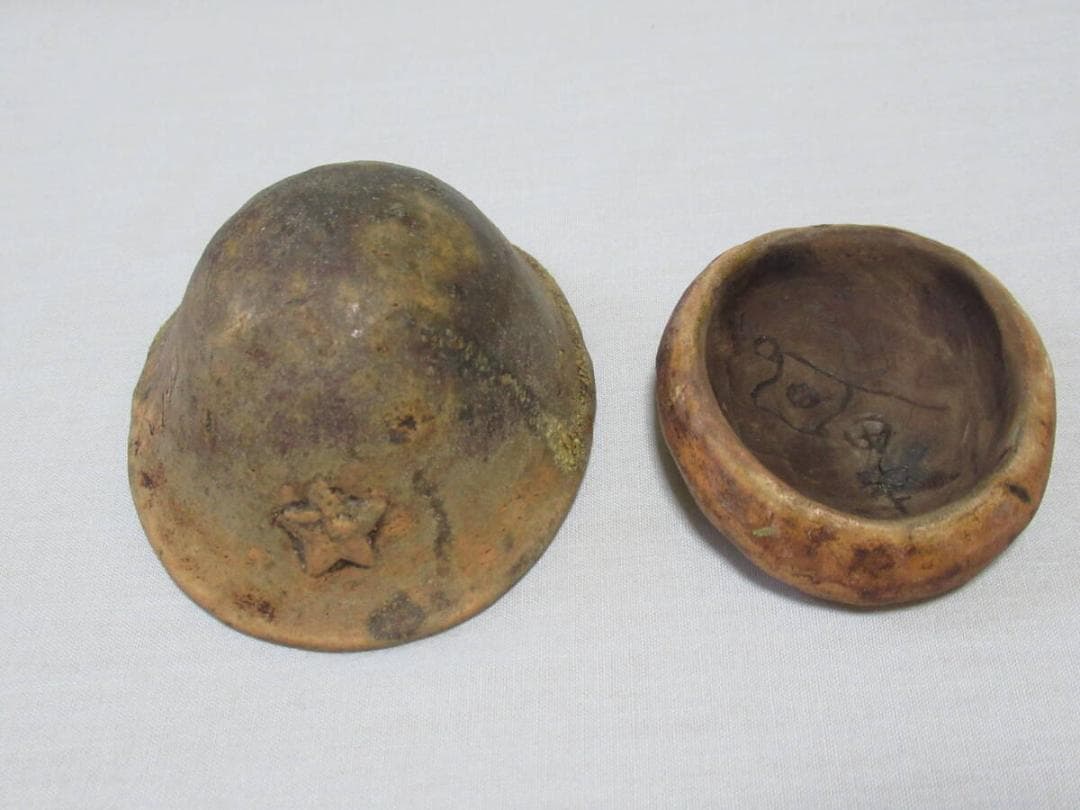 未使用 戦中共箱付◆田中陸軍歩兵軍曹偲び作成 上原徹泉 落款『徹泉』鉄帽型 香合