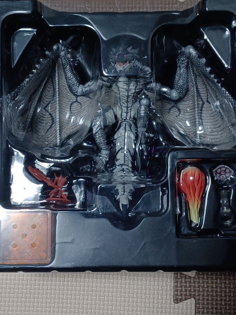 リボルテックヤマグチ リオレウス希少種+モンハン一番くじ C賞 エフェクトーン