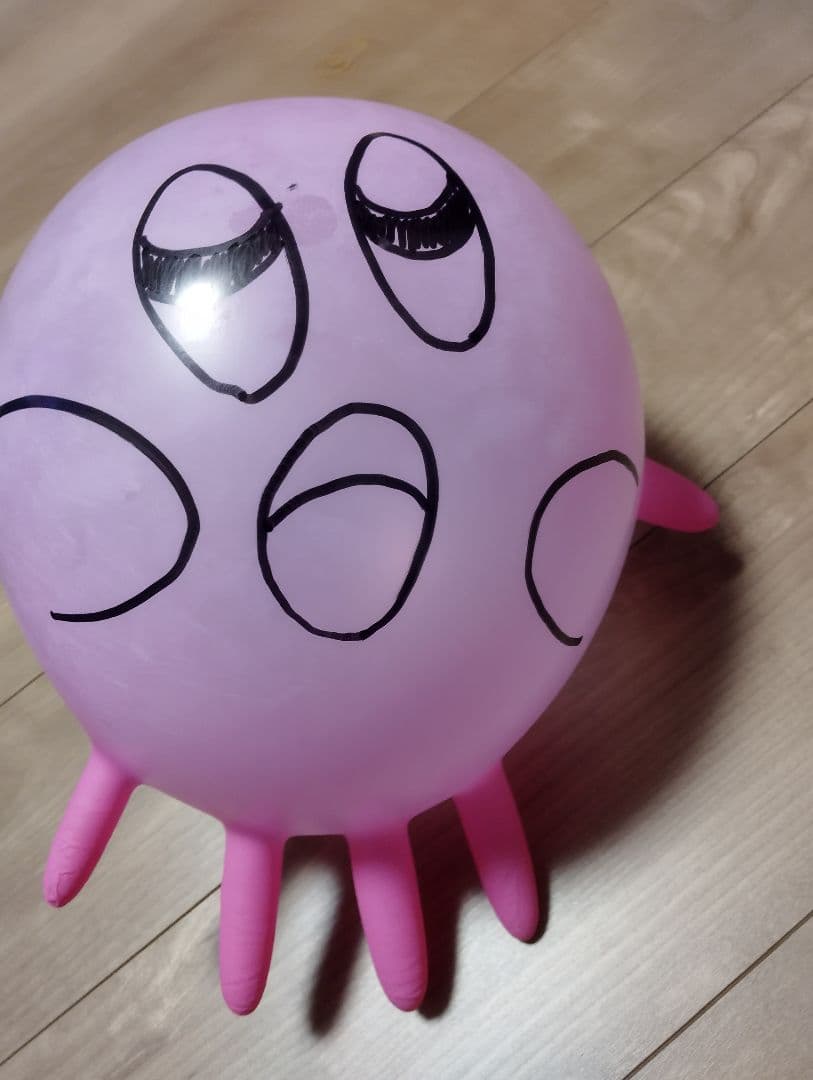 キャラクター風ピンク風船