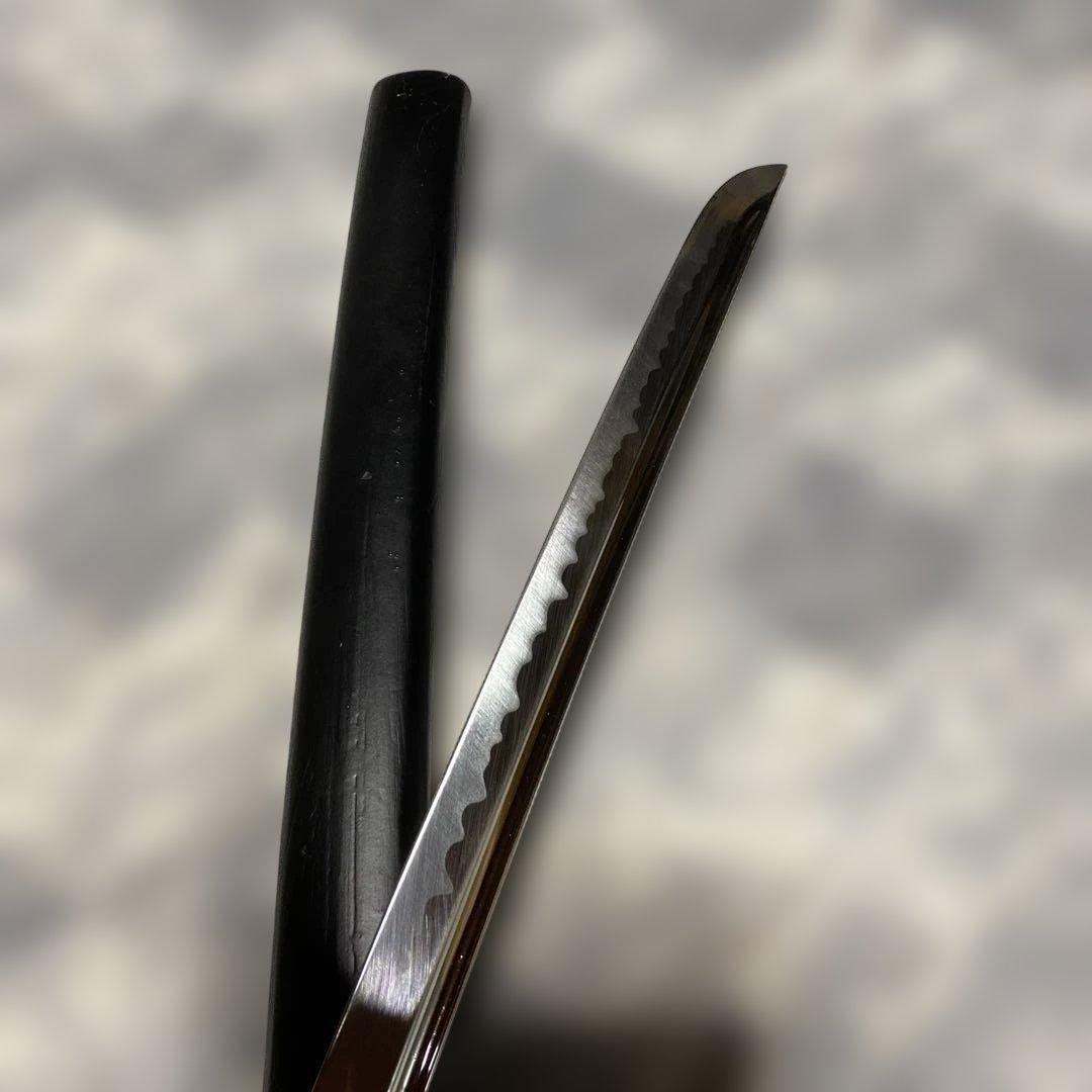 居合刀 黒柄 菊花透し丸鍔 黒木肌鞘