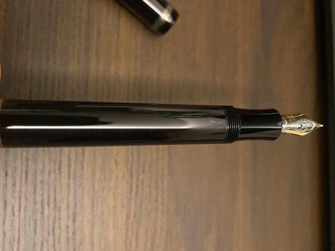 モンブラン万年筆　アガサクリスティ　Fニブ