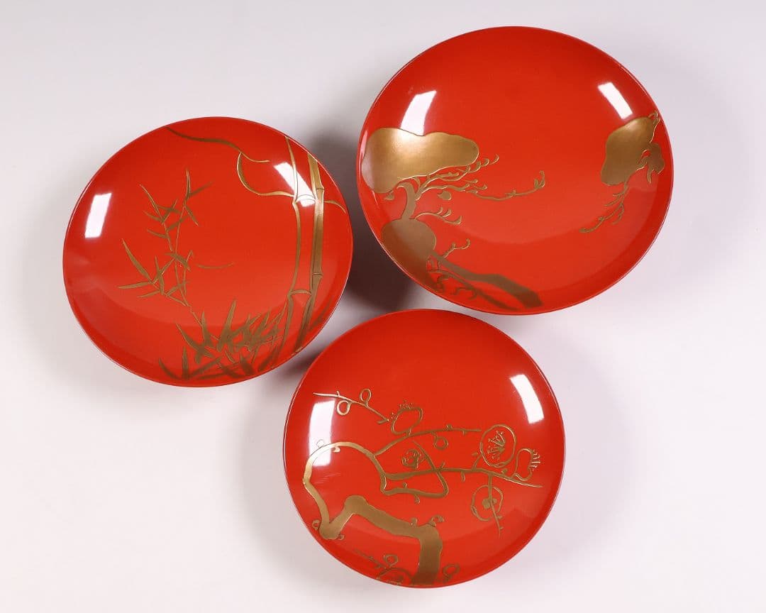 【CM358】時代 法橋光琳造(尾形光琳) 松竹梅蒔絵 朱塗 三ッ盃 木製 酒盃