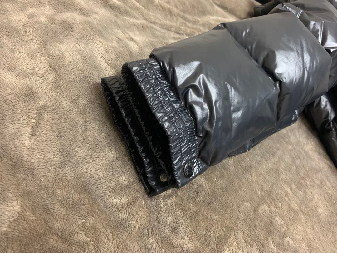 モンクレール、エベレスト(シャイニーブラック)、サイズ0。