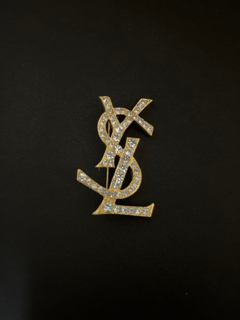 YSL ゴールド ロゴブローチ ストーン装飾