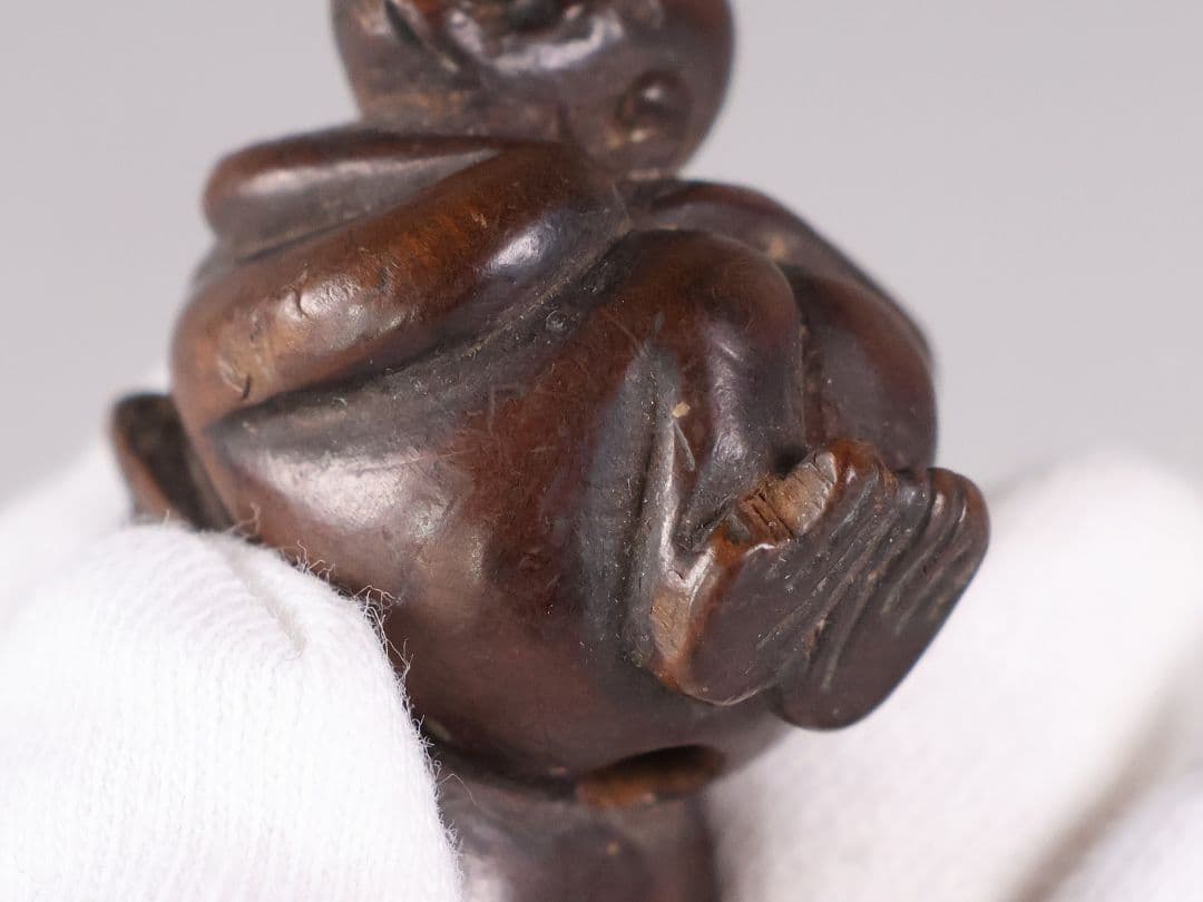 時代 堤物 猿と茄子 木彫 根付 木製【MB176】