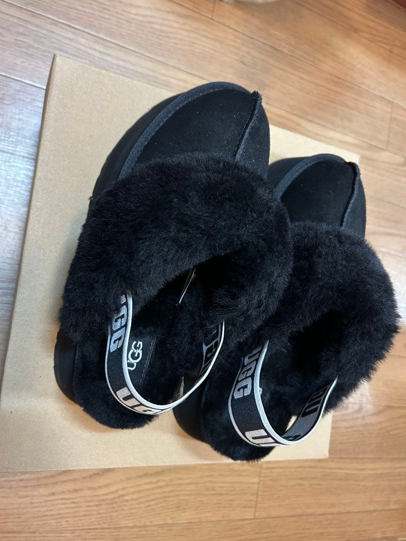 UGG ブラック スリッパ
