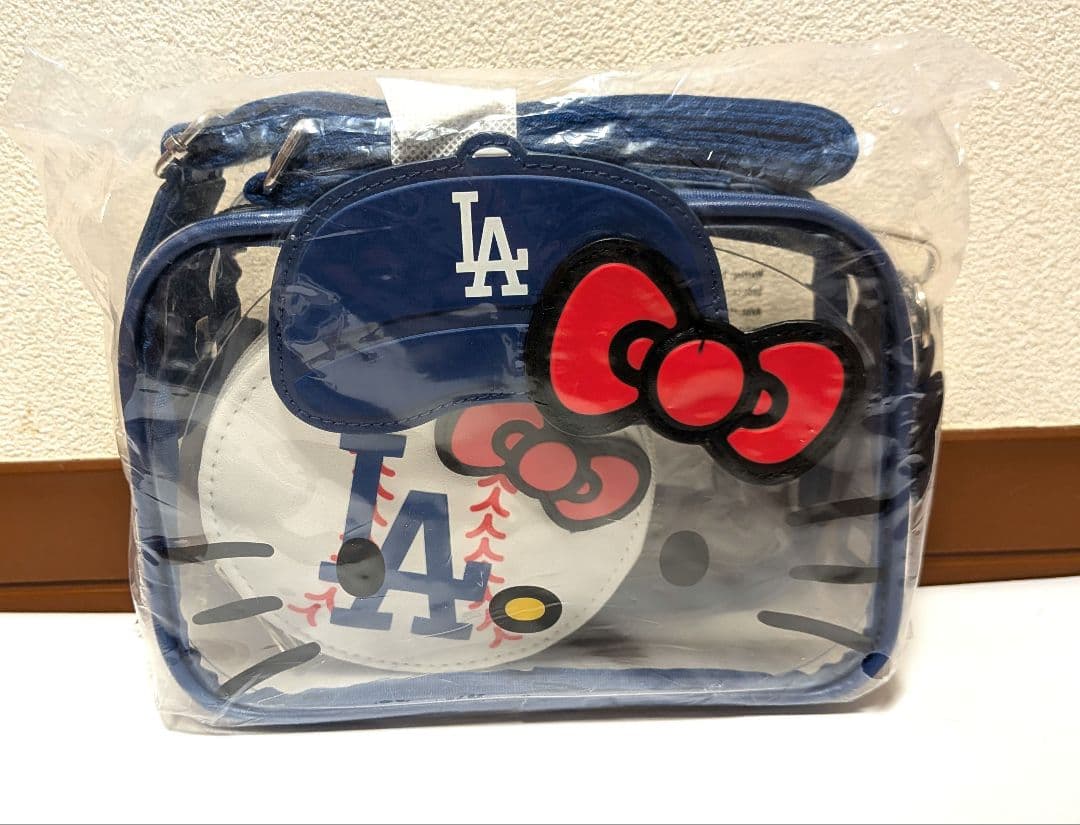 LA ドジャース × Hello Kitty ハローキティ クロスボディバック