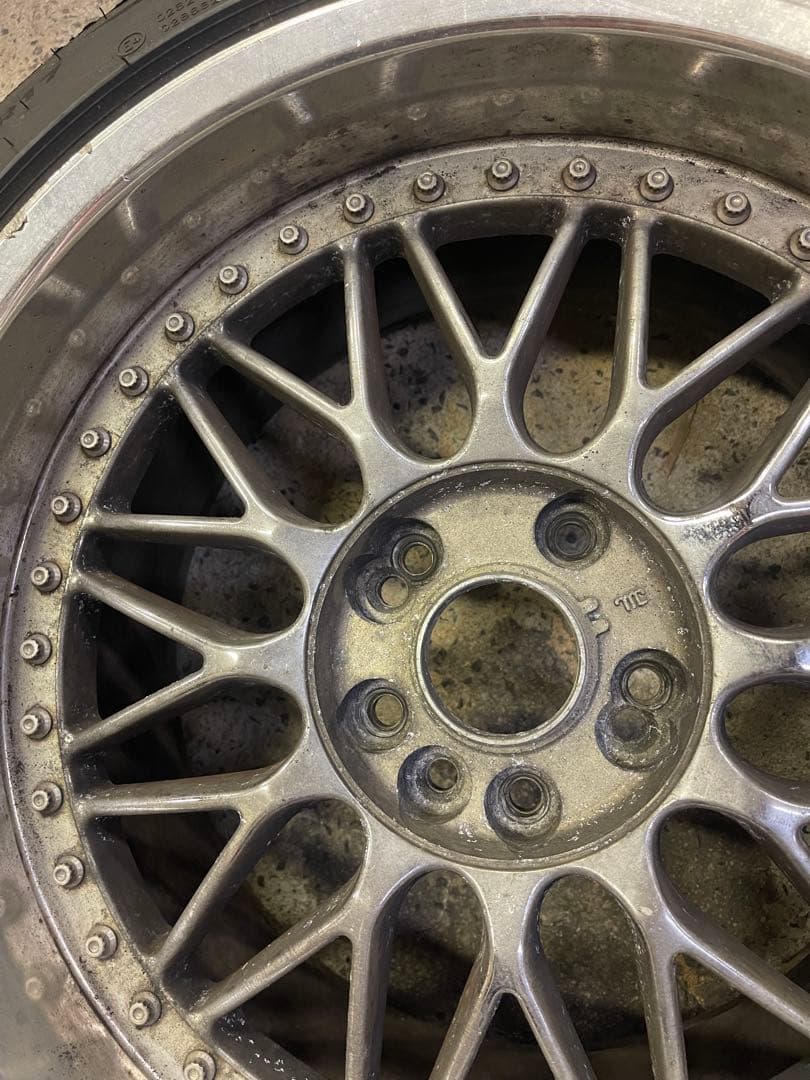 17インチメーカー不明 たぶん9j225 45 17 バリ山2本です。