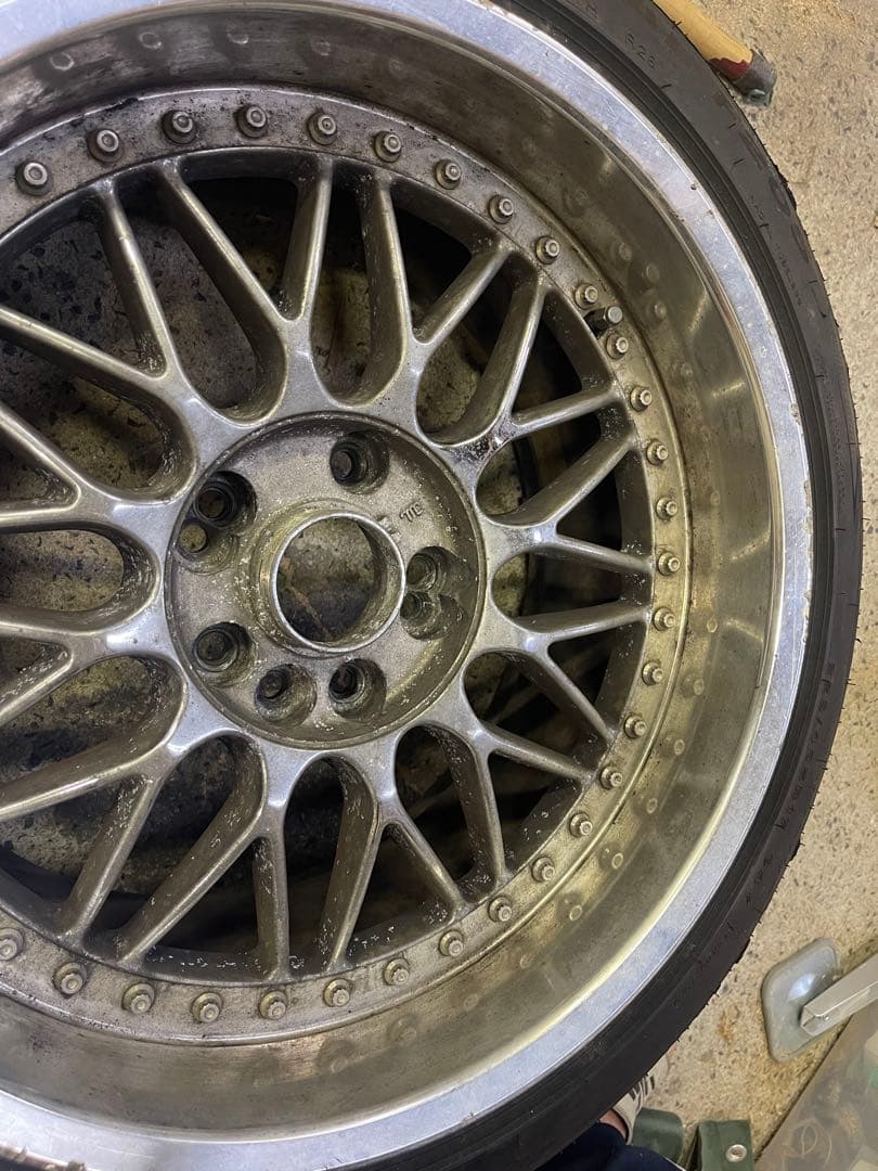 17インチメーカー不明 たぶん9j225 45 17 バリ山2本です。