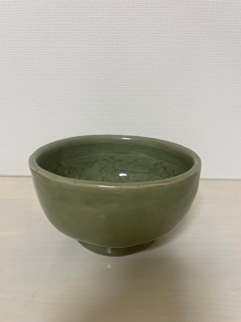 緑色 陶器製茶碗 彫刻模様
