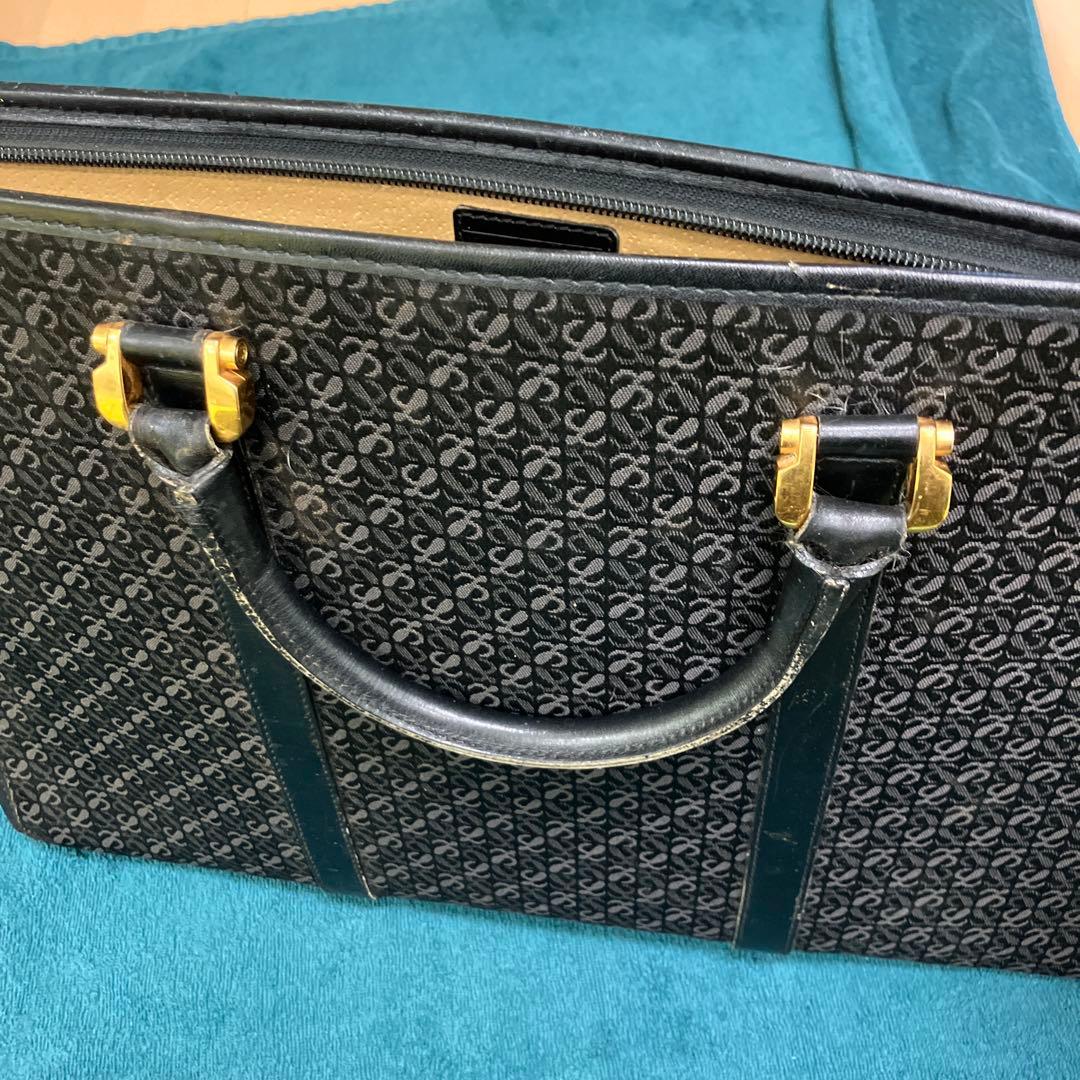 ロエベ　ビジネスバッグ 黒 ロゴ入り