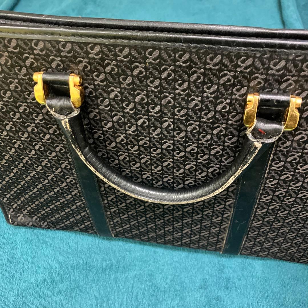 ロエベ　ビジネスバッグ 黒 ロゴ入り