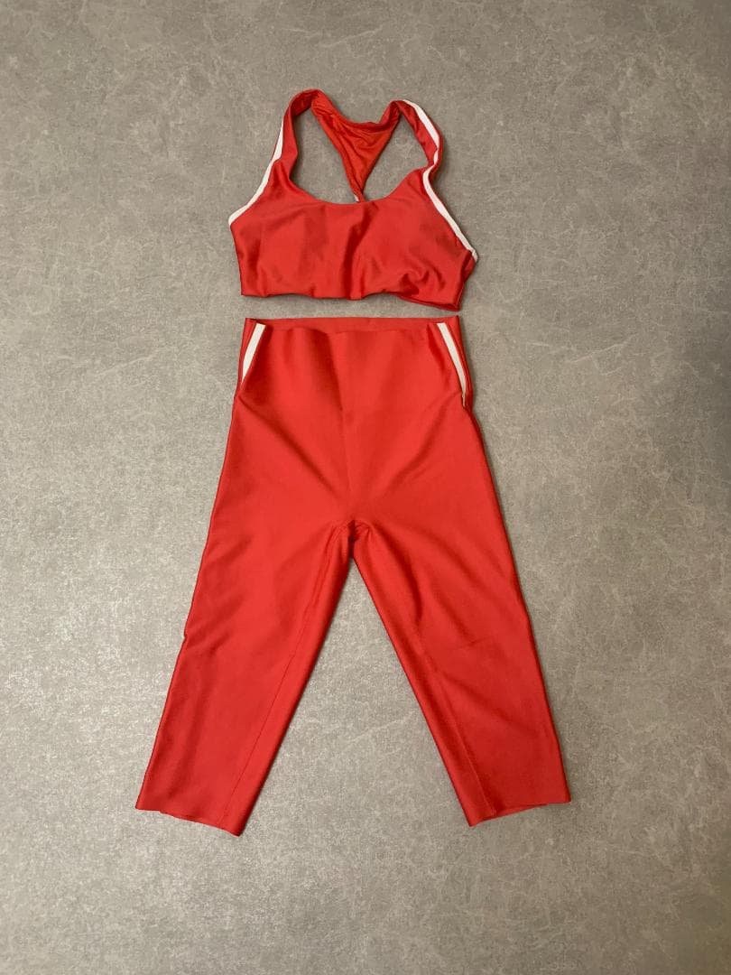 alo YOGA AIRLIFT SUPER SLEEK カプリ+ブラ