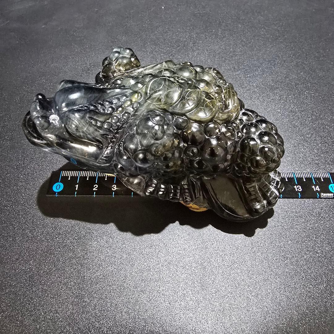 V3　青虎目石の三本足の蛙　ブルータイガーアイ　銭蛙　珍品　天然石