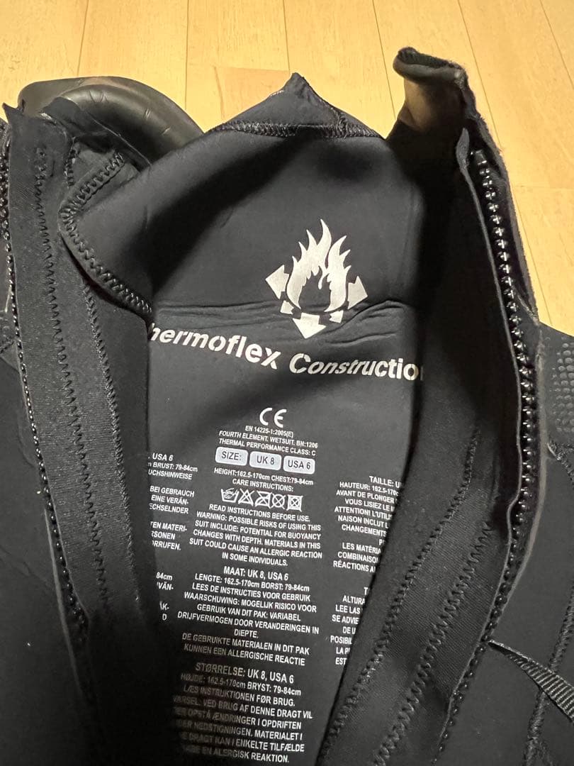 新品未使用品fourth element フォースエレメント7ミリウェットスーツ