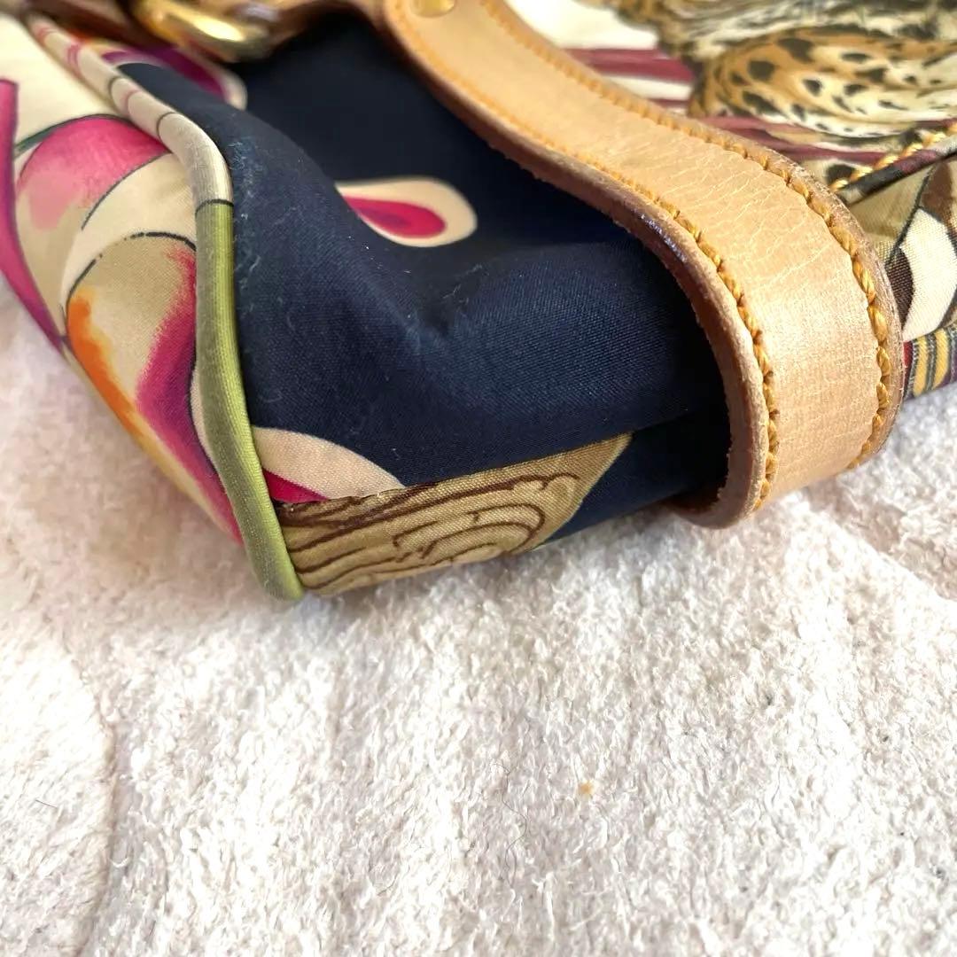 人気デザインSalvatore Ferragamo レオパード ショルダーバッグ