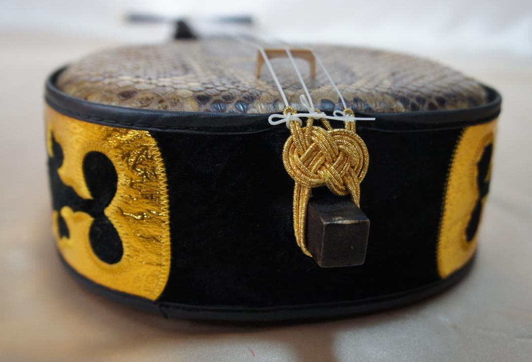 ☆綺麗☆本皮三線☆沖縄☆やんばる☆琉球☆本皮張り☆両面本革☆