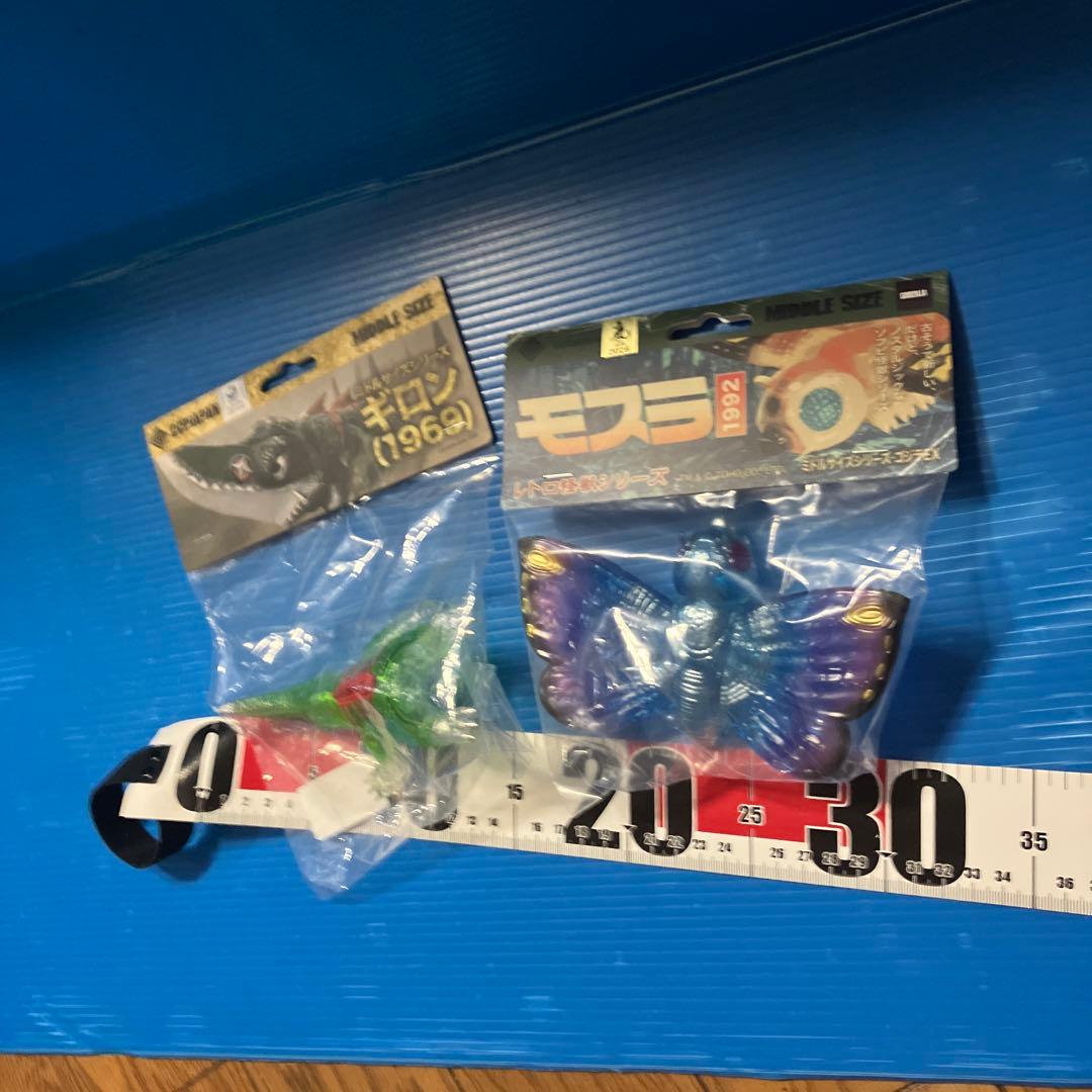 CCP ミドルサイズソフビ　モスラ 、ギロン 2点セット