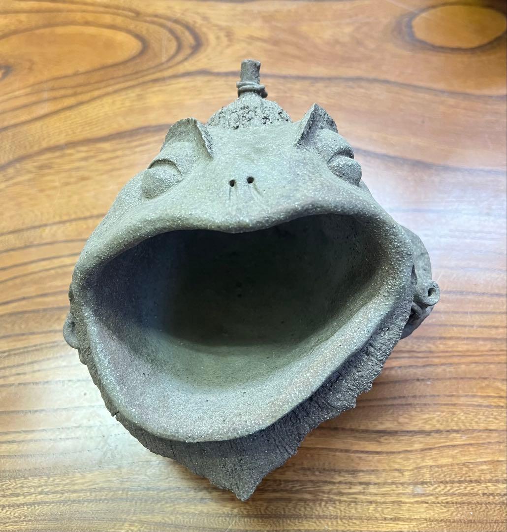 村長カエルの置き香炉　カエルの陶器