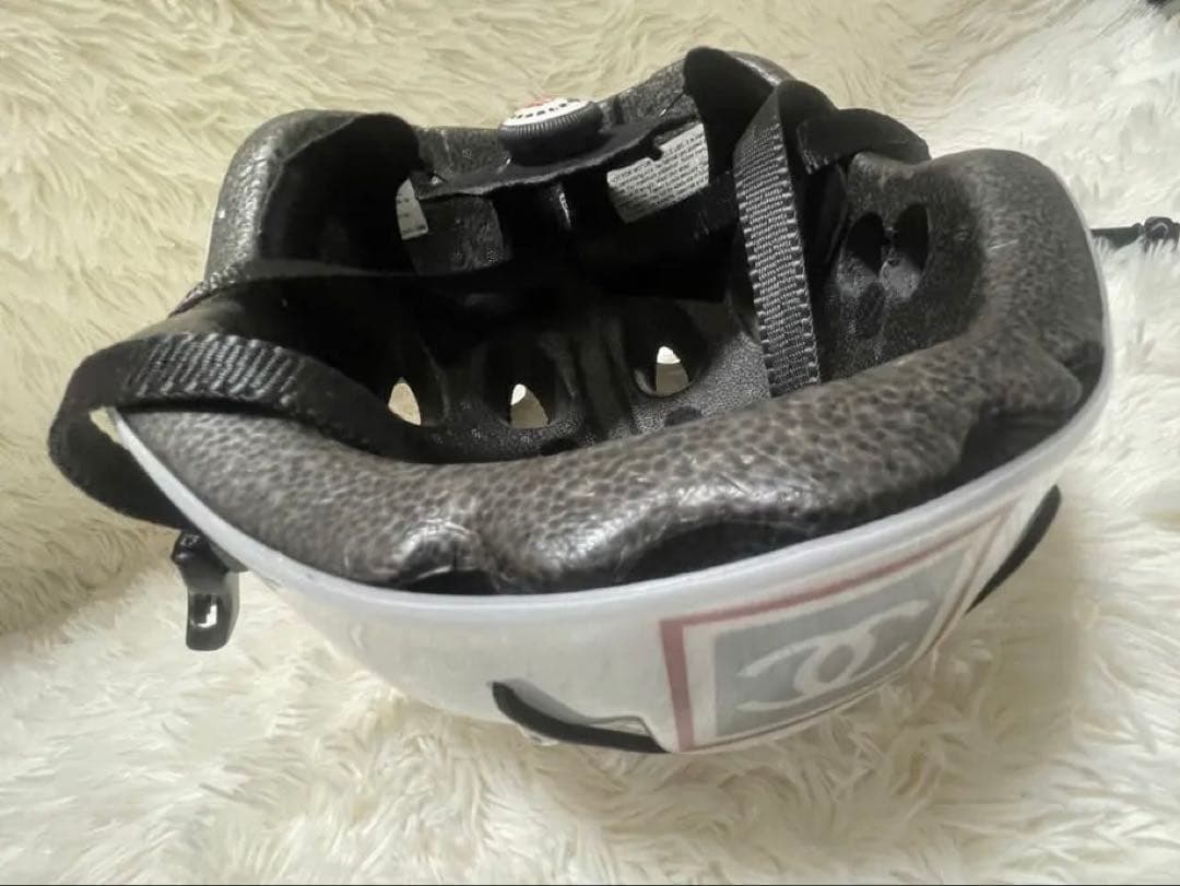 希少　CHANEL シャネル ヘルメット IDENTIFICATION 白