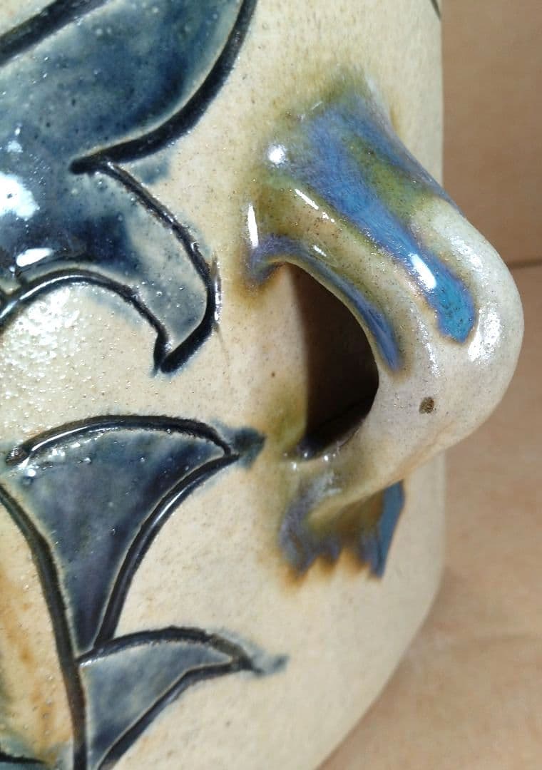 れれれ【本物保証】金城次郎 クヮンカミヤー紋抱瓶 共箱 栞 ｗ28㎝超