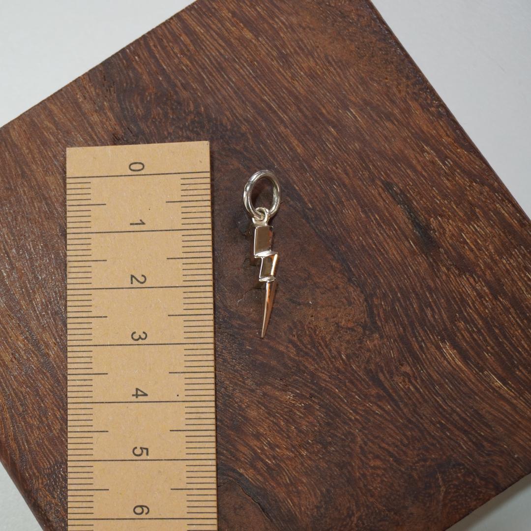 ◇RAOING◇ネックレス　トップのみ　　閃光　Ｋ10　flash