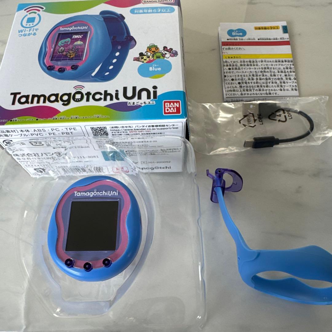 Tamagotchi Uni 青色 本体と付属品