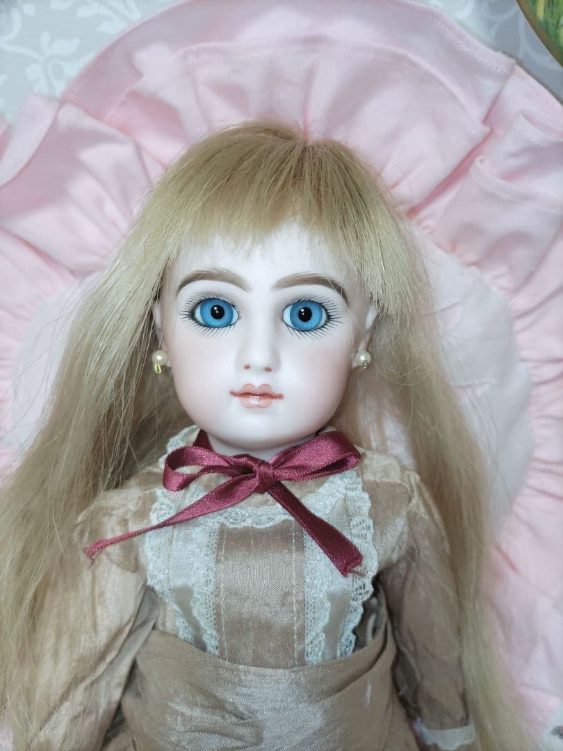 海外作家様ビスクドール約30センチ☆ボディは木製☆可愛いお顔です。