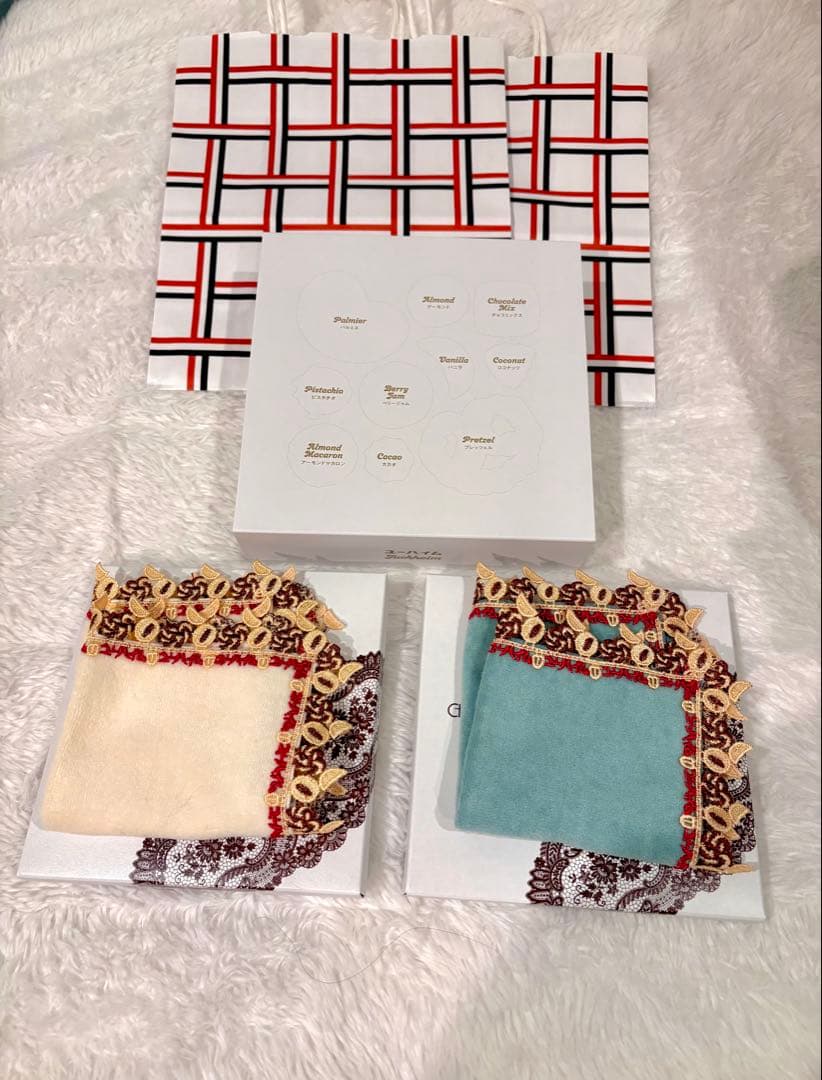 ユーハイム 近沢レース ハンカチ2枚セット＋クッキー1缶