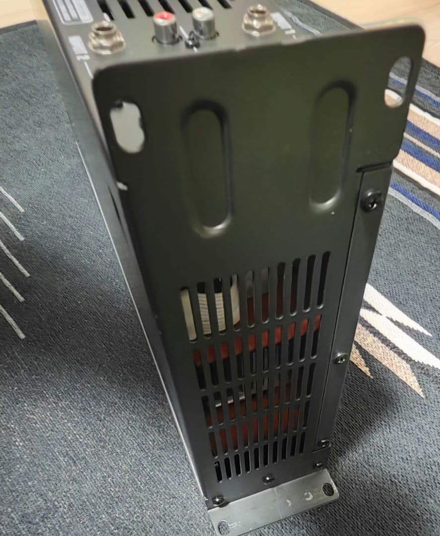 パワーアンプ　EPQ2000 BEHRINGER