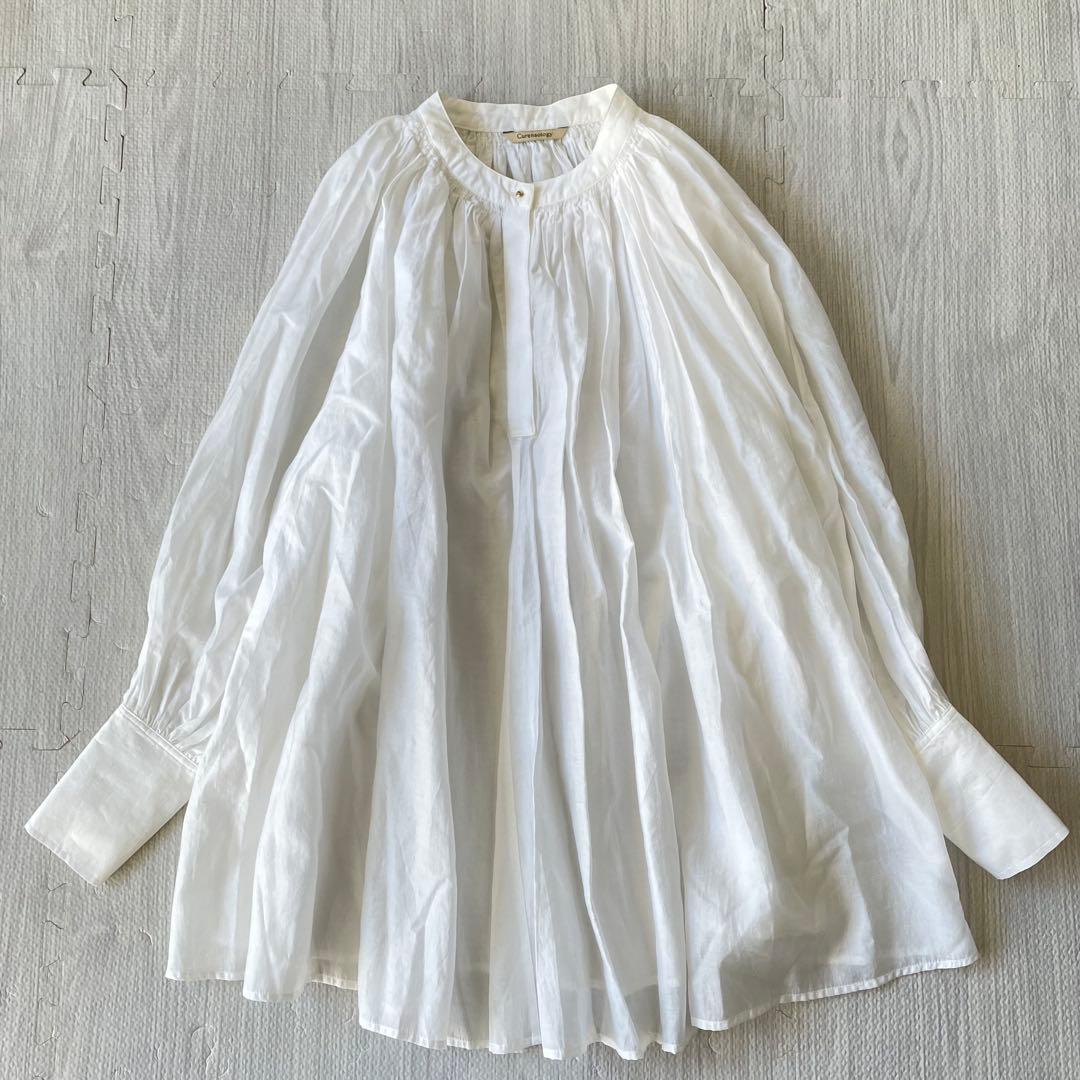 カレンソロジー　ギャザーボリュームブラウス　ボリュームスリーブ　白