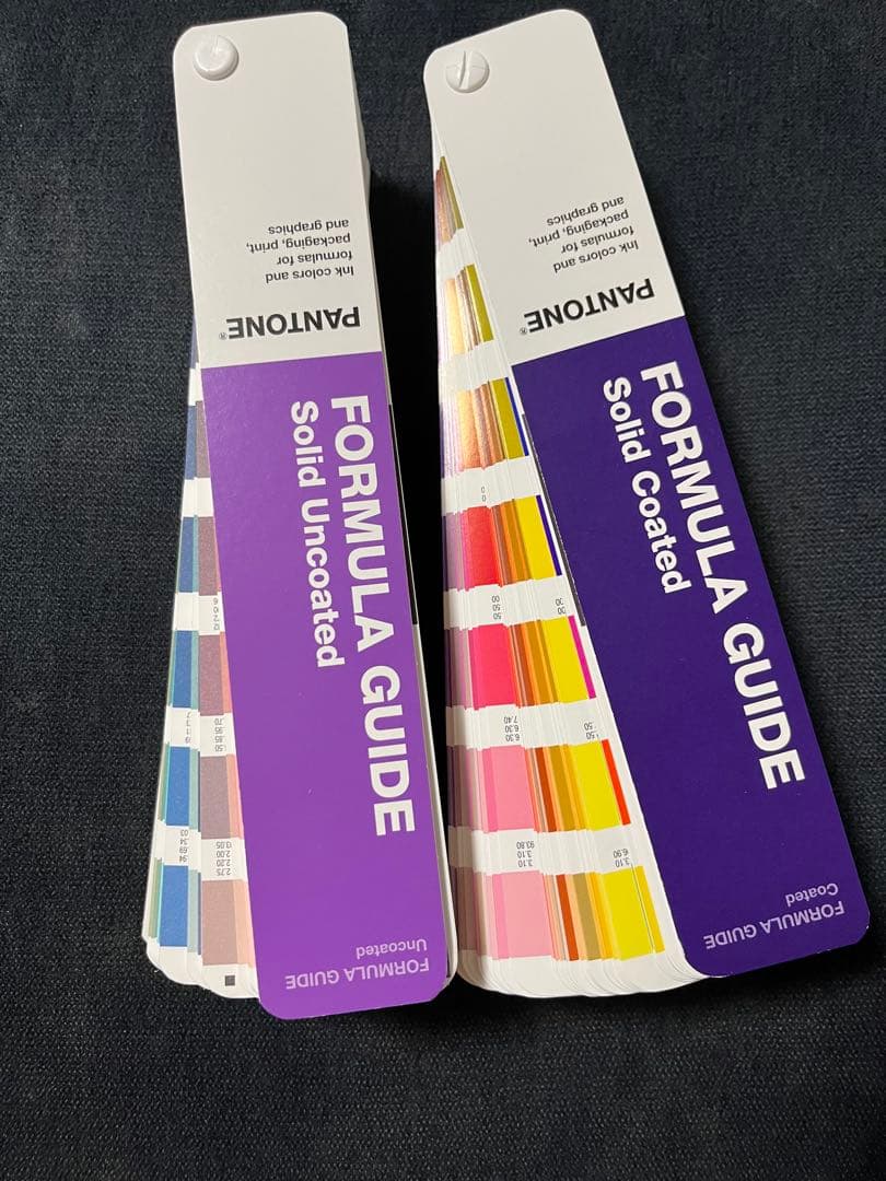 ヒナです。 PANTONE FORMULA GUIDE 2冊セット