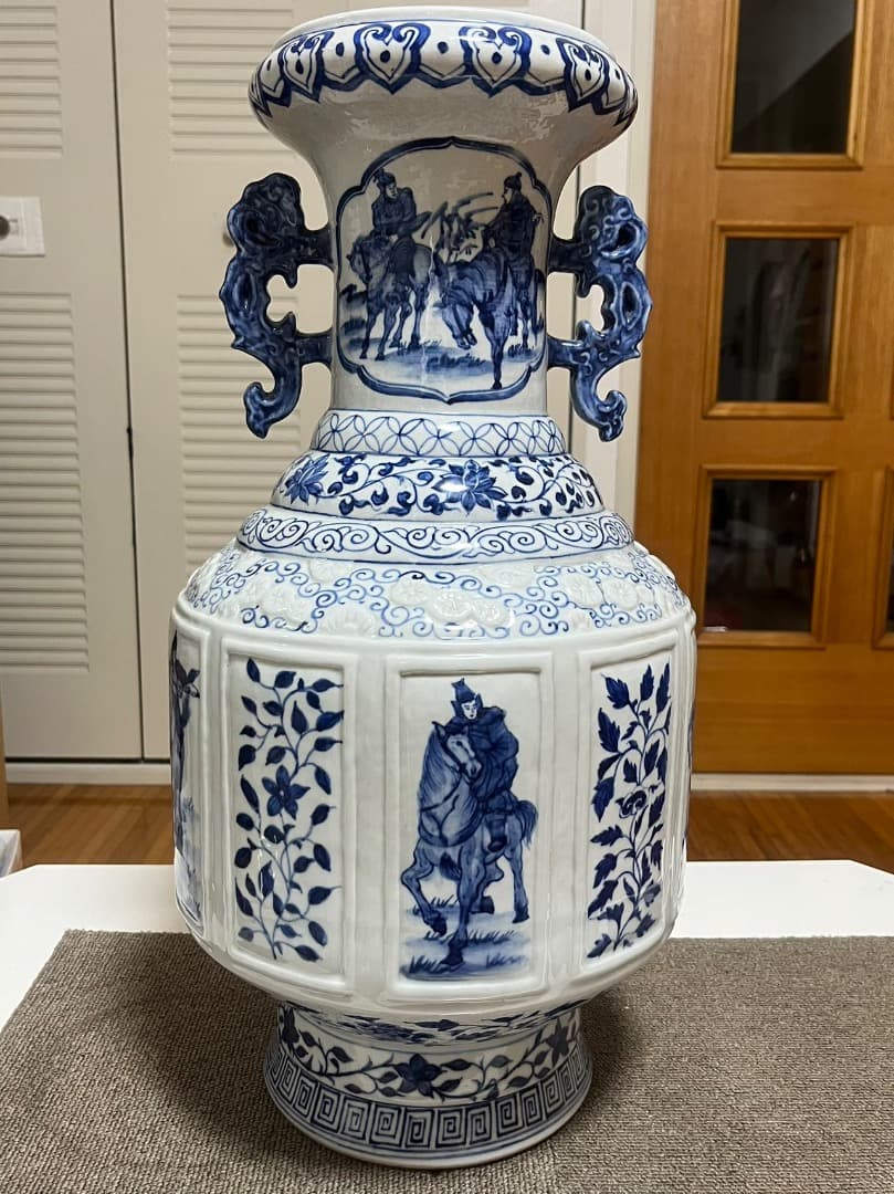 中国美術 清朝清代 青花刀馬人物図紋瓶 美品 陶磁器 装飾品 工芸品 美術品