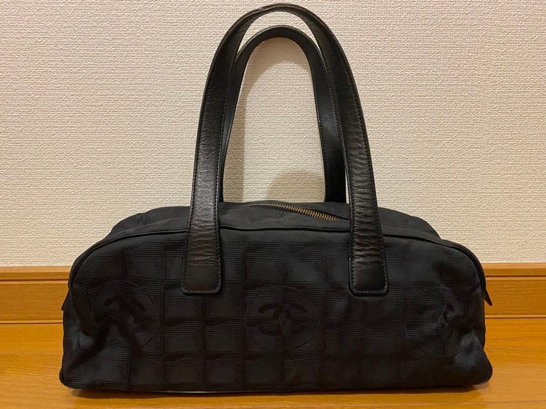 CHANELニュートラベルライン黒