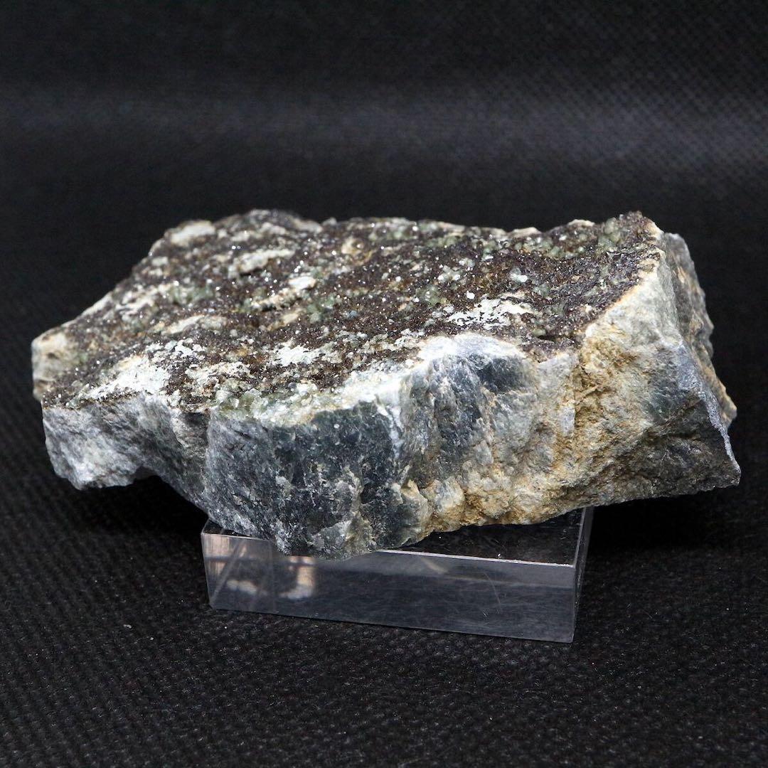 アンドラダイト + クリノクロア ガーネット 原石156,3g AND061