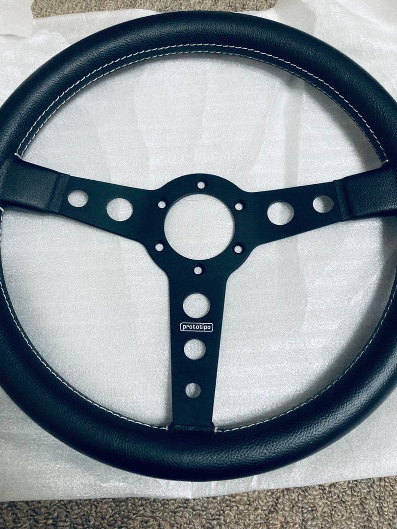 MOMO prototipo ステアリングホイール