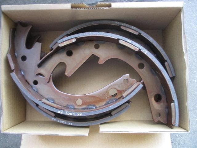 デボネア☆MITSUBISHI☆ブレーキシューMR981223