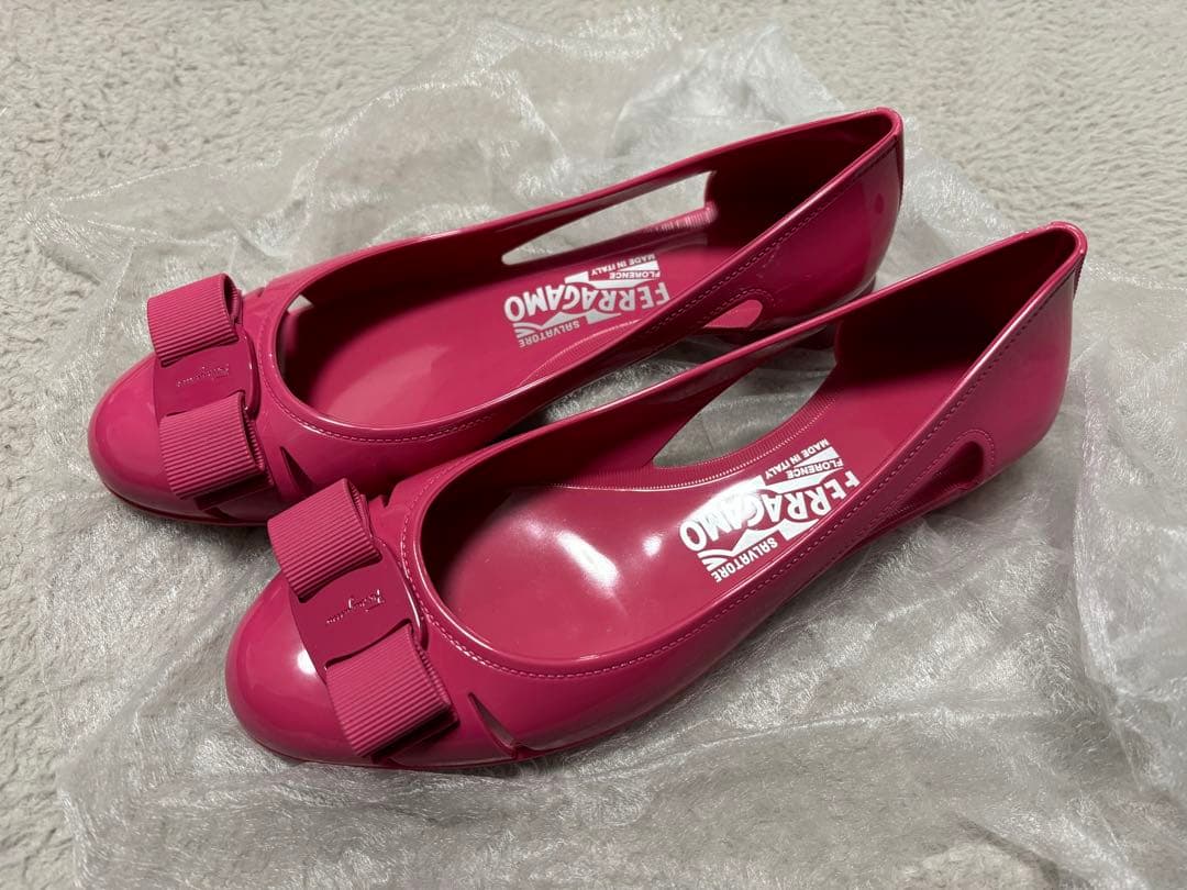 Ferragamo ピンク ラバーシューズ　6（23.5cm）