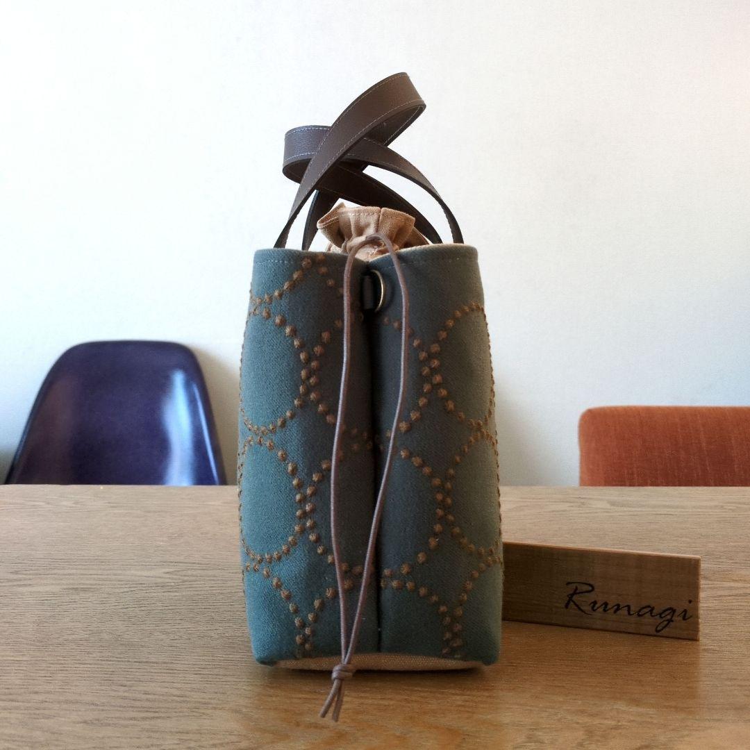 あおりポケットの巾着バッグ＊ミナペルホネン