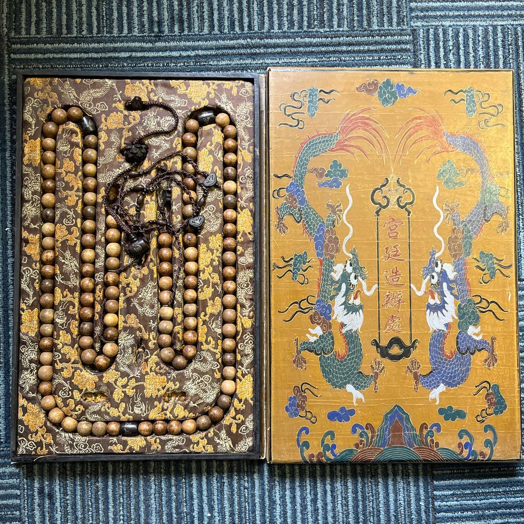 中国の清代朝珠 伝統的な木製数珠 龍のデザイン付き