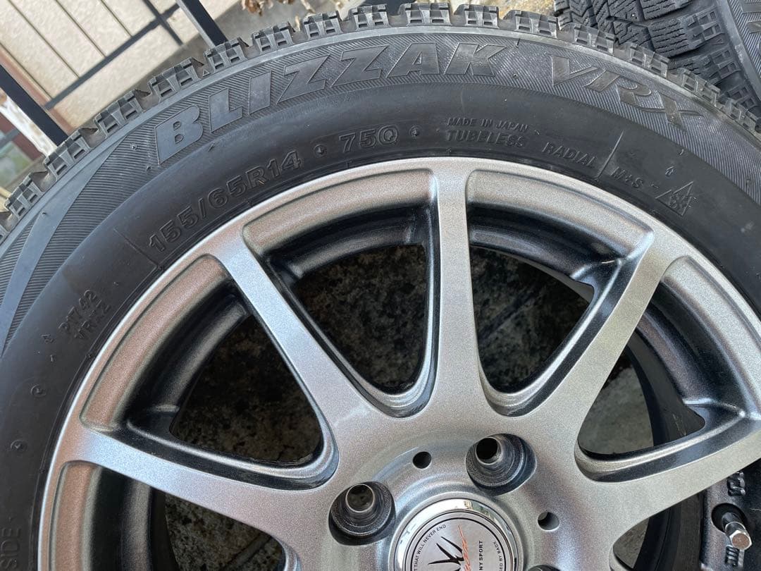 早いもの勝ち‼️美品‼️BLIZZAK VRXスタッドレスタイヤ