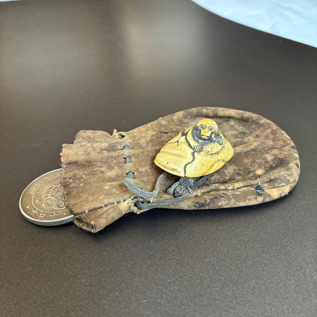 [時代根付　栗から猿　巾着　提げ物]