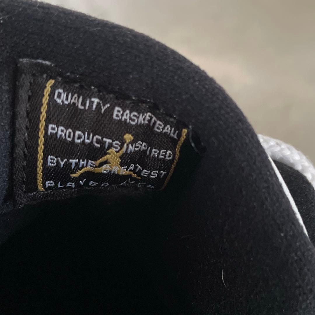 Nike Air Jordan 11 Retro Low ホワイト/ゴールド